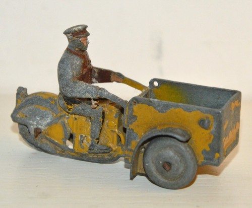 Ancien triporteur véhicule