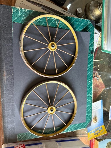 Roues anciennes metal - anciennes, a
